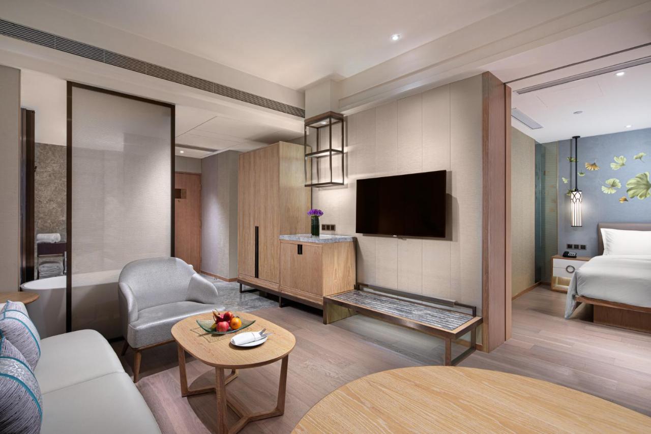 Crowne Plaza Shanghai Nanjing Road By Ihg Εξωτερικό φωτογραφία Deluxe Suite