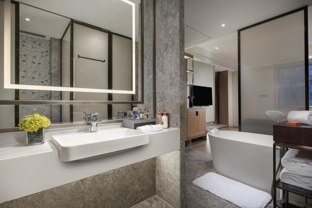 Crowne Plaza Shanghai Nanjing Road By Ihg Εξωτερικό φωτογραφία Bathroom