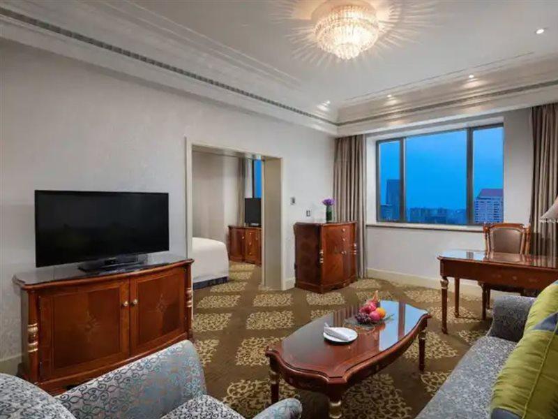 Crowne Plaza Shanghai Nanjing Road By Ihg Εξωτερικό φωτογραφία A suite at the hotel