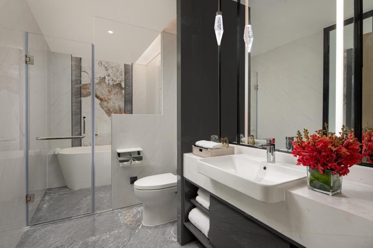 Crowne Plaza Shanghai Nanjing Road By Ihg Εξωτερικό φωτογραφία A bathroom